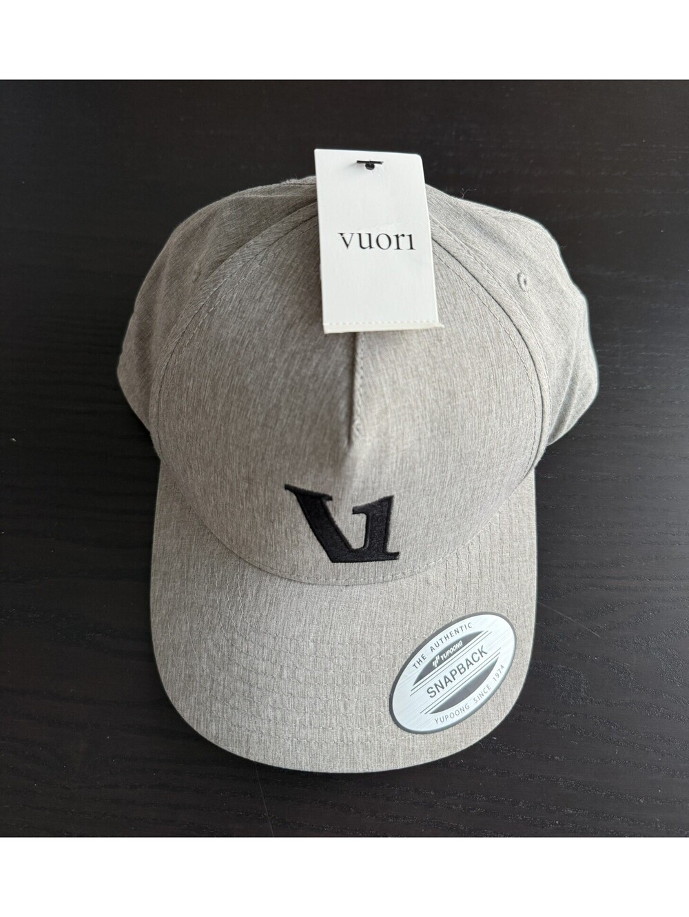 Vuori NWT Magnitude Hat Heather Grey Tech Snapback Adjustable Cap V831 Classic